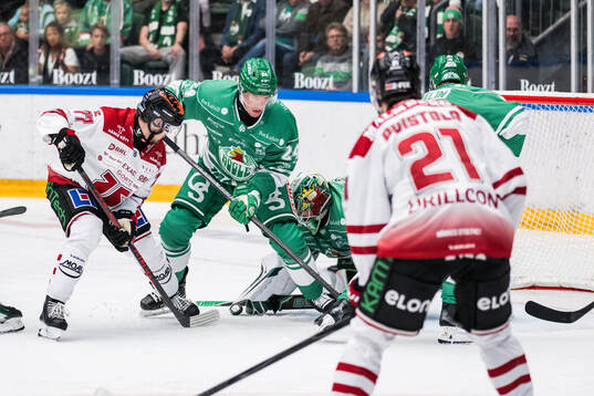 Örebros Teemu Turunen och Rögles Mattias Göransson