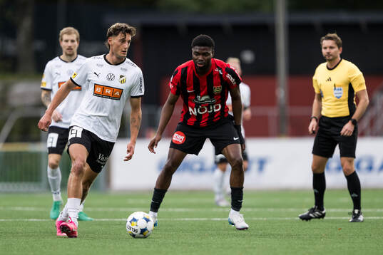 Häckens Silas Andersen och Brommapojkarnas Ezekiel Alladoh