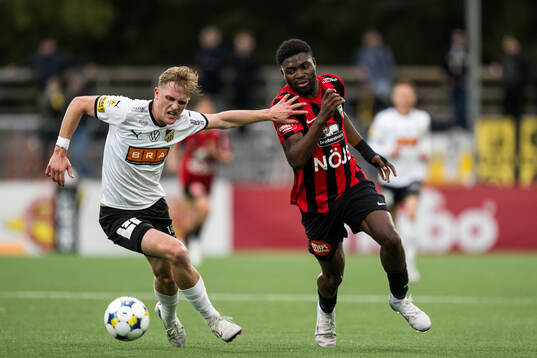 Häckens Olle Samuelsson och Brommapojkarnas Ezekiel Alladoh