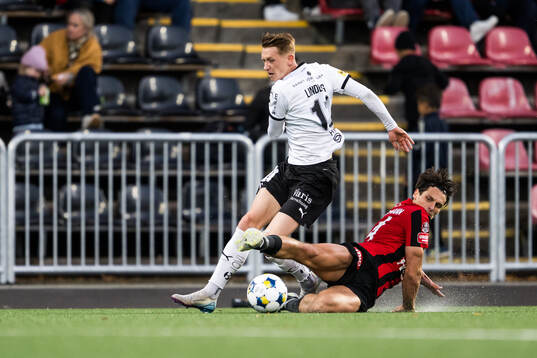 Häckens Julius Lindberg och Brommapojkarnas Kevin Ackermann