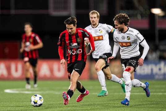 Brommapojkarnas Carl Aurell och Häckens Adam Lundkvist