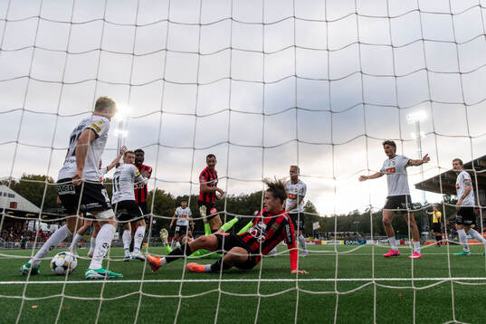 Brommapojkarnas Ezekiel Alladoh, Even Hovland och Love