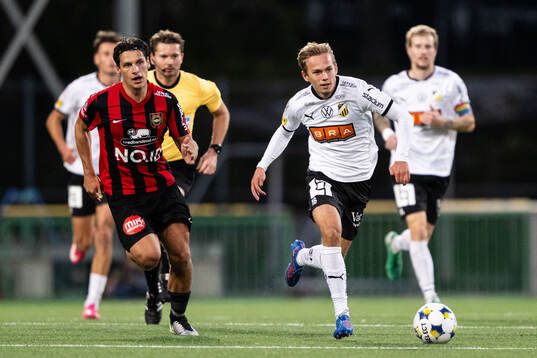 Brommapojkarnas Kevin Ackermann och Häckens Pontus Dahbo