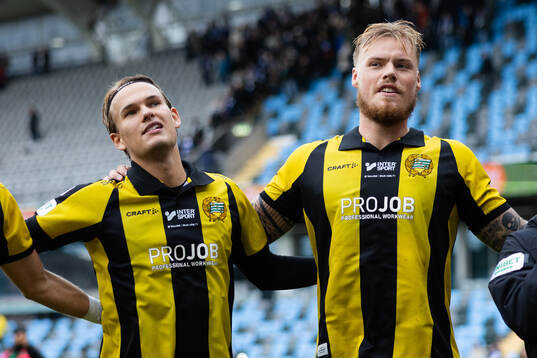 Hammarbys Markus Karlsson och Victor Eriksson jublar