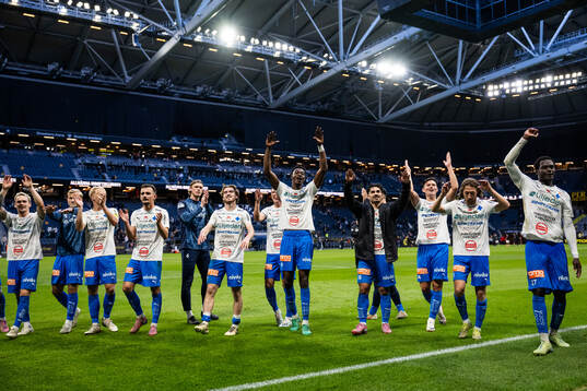 Värnamos spelare jublar