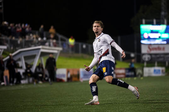 Örgrytes William Hofvander jublar