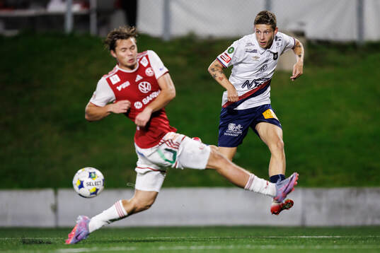 Sandvikens IFs Linus Tagesson och Örgrytes Anton Andreasson