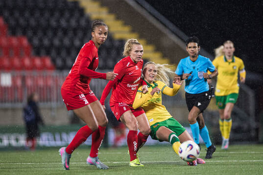 Josefine Birkelund and Karoline Haugland of Brann against