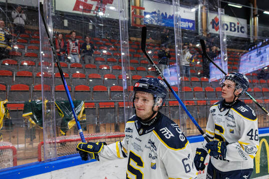 Södertäljes Mitch Lewandowski jublar