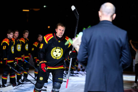 Brynäs Johannes Kinnvall uppmärksammas för 200 matcher