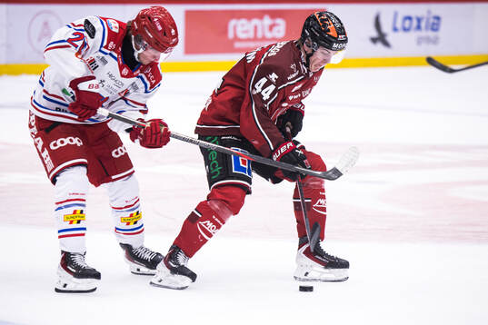 Timrås Anton Heikkinen och Örebros Melvin Fernström