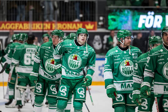 Rögles Simon Zether jublar