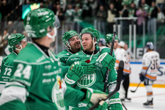 Rögles Linus Sandin och Filip Johansson jublar
