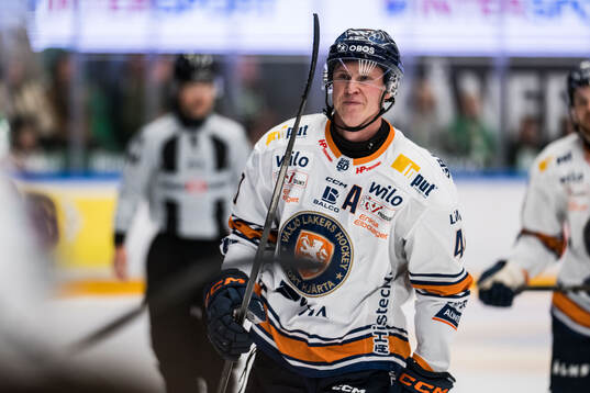 Växjös Dennis Rasmussen jublar