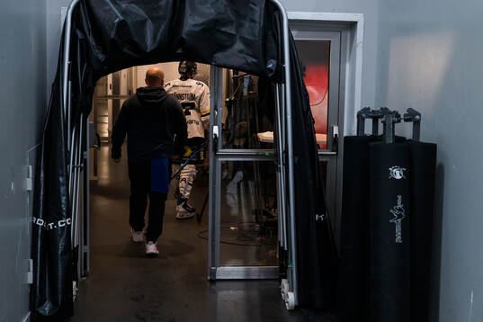 HV71s Isac Brännström lämnar