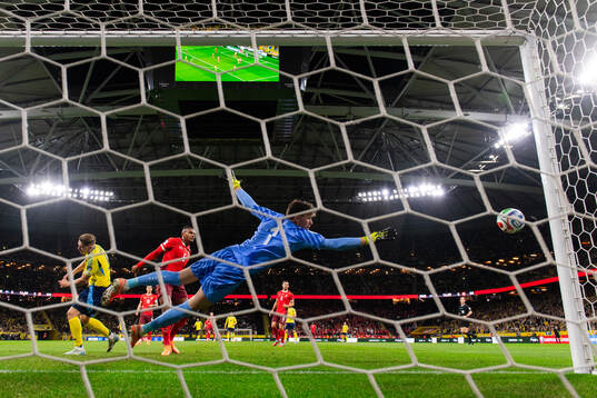 Viktor Gyökeres of Sweden in action against Manuel Akanji