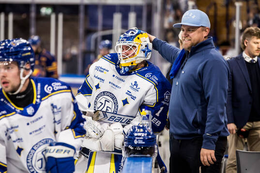 Leksands målvakt Marcus Gidlöf och materialförvaltare