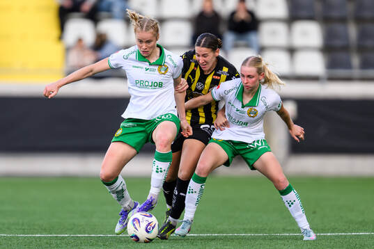 Hammarbys Julie Blakstad och Emilie Joramo ot Häckens