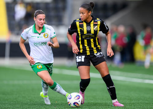 Hammarbys Vilma Emilia Koivisto och Häckens Felicia