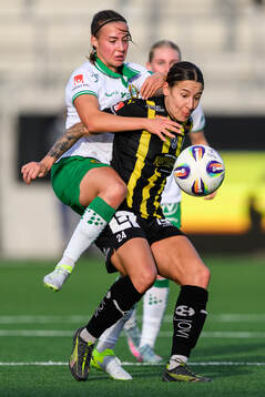 Hammarbys Vilma Emilia Koivisto och Häckens Tabby Tindell