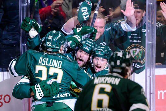 Färjestads Linus Johansson och Luke Philp jublar