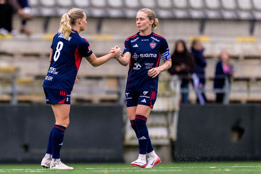 Rosengårds Emma Jansson och Emilia Larsson jublar