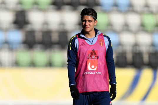 Matteo Perez Vinlöf of the Swedish under-21 national