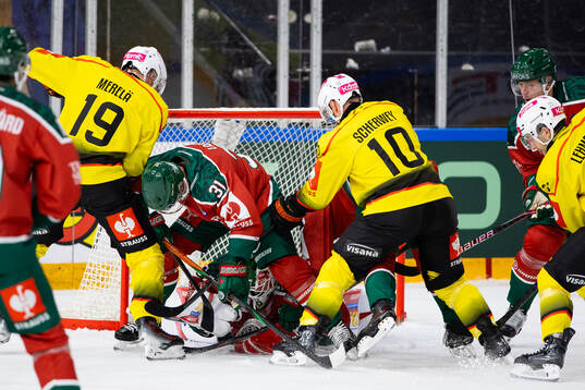 Waltteri Merelä and Tristan Scherwey of SC Bern against