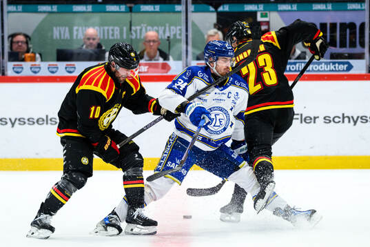 Leksands Peter Cehlarik mot Brynäs Johan Larsson och Oskar