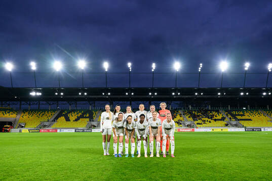The starting eleven of Häcken pose for a team photo