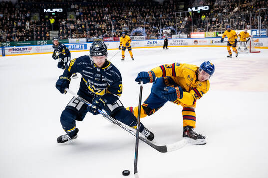 HV71s Olle Alsing och Djurgårdens David Blomgren