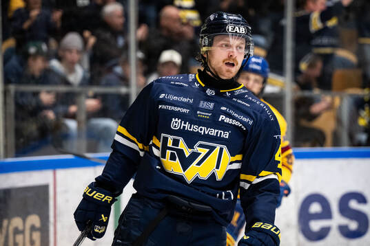 HV71s Riley Woods jublar