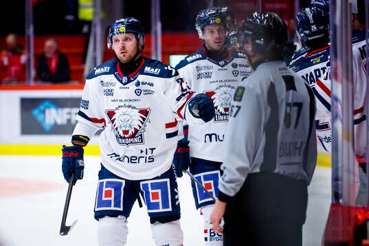 Linköpings Robin Kovacs jublar vid 2-3