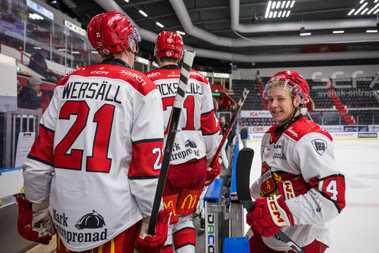 Almtunas Mikkel Øby-Olsen jublar