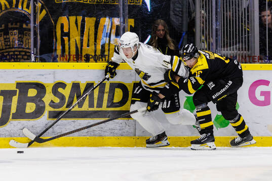 AIKs Jesper Emanuelsson och Västerås Jimmie Jansson Lorek