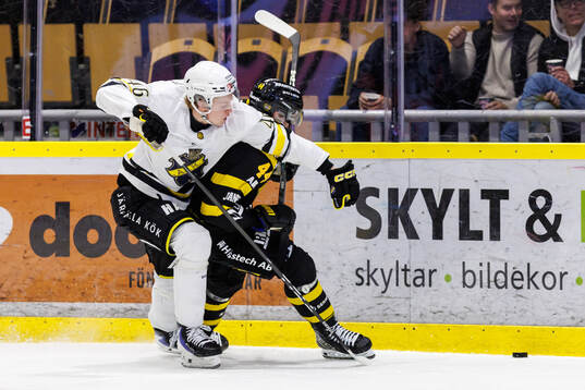 AIKs Viggo Gustafsson och Västerås Oscar Lawner