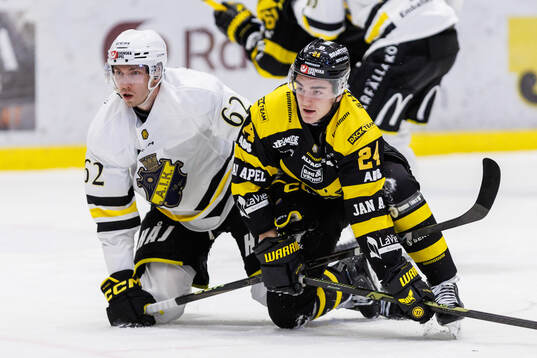 AIKs Simon Åkerström och Västerås Joel Kant