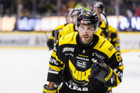 Västerås Konstantin Komarek jublar