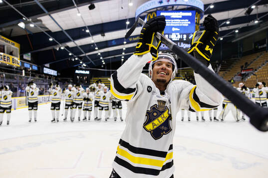 AIKs Oscar Nord jublar