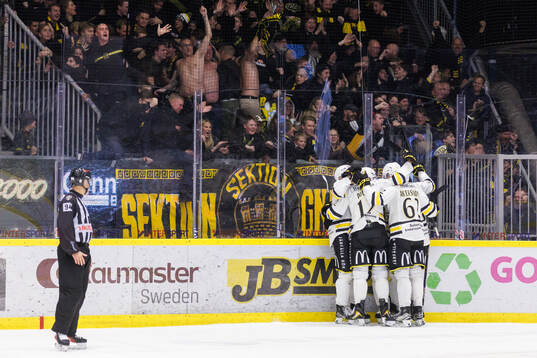 AIKs Daniel Ljungman jublar med lagkamrater