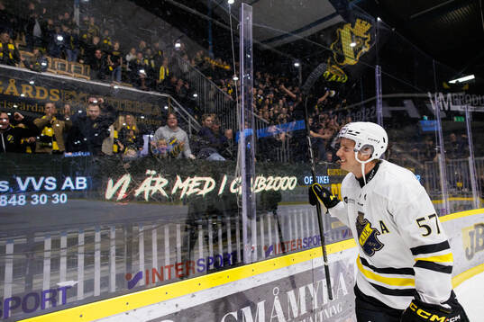 AIKs Alfred Barklund jublar