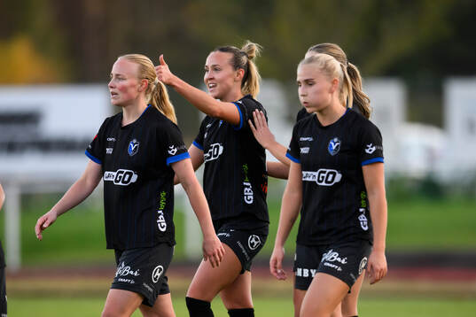 Växjö DFFs målskytt Larkin Russel jublar