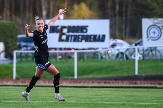 Växjö DFFs Larkin Russel jublar