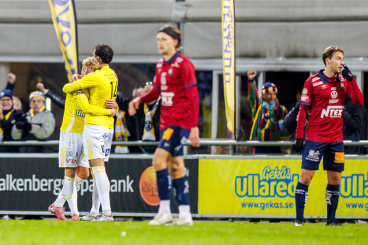 Falkenbergs Isaac Shears jublar med Hampus Källström