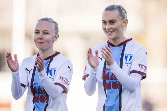 Malmö FFs Nathalie Hoff Persson och Beatrice Persson jublar