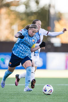 Djurgårdens Therese Åsland och Malmö FFs Anna Plantin
