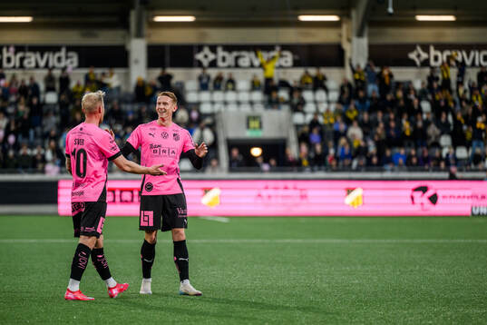 Häckens Mikkel Rygaard Jensen och Julius Lindberg jublar