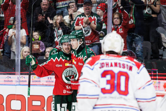Frölundas Jacob Peterson och Erik Thorell jublar