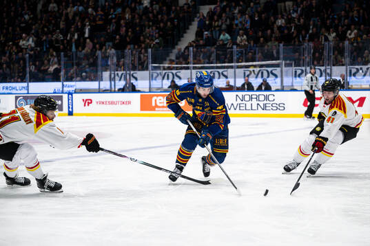 Brynäs Axel Jonsson-Fjällby och Greg Scott mot