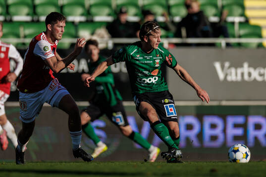 Sandvikens IFs Emil Engqvist och Varbergs Albin Winbo